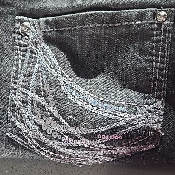 Bandolino sz 8 dark denim with sequined back pockets - Picture 2 of 7